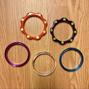 NWOT Fashion Colorful Retro Plastic Bangles set of 5